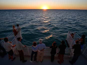 Key West: Glasboden-Bootsfahrt zum Riff bei Sonnenuntergang Key West: Glasboden-Bootsfahrt zum Riff bei Sonnenuntergang