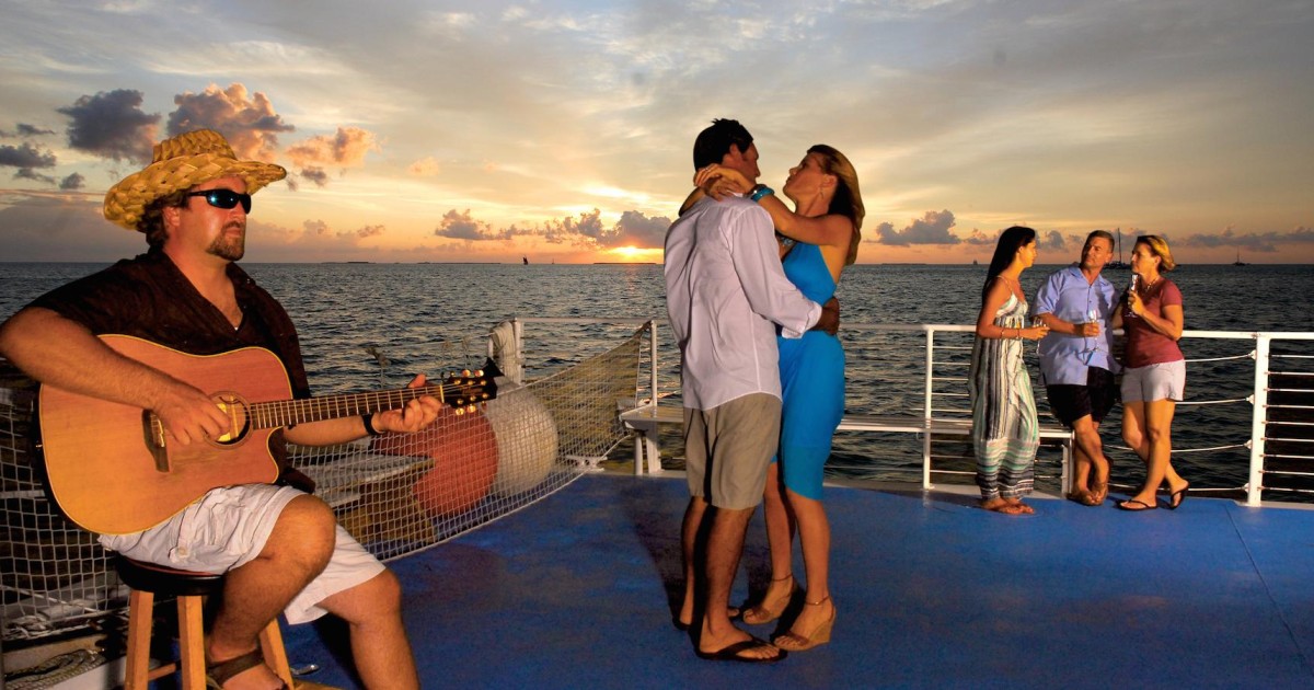 Key West Sunset Party Cruise met Catamaran GetYourGuide