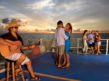 Key West: Party-Katamaran-Tour bei Sonnenuntergang Key West: Party-Katamaran-Tour bei Sonnenuntergang