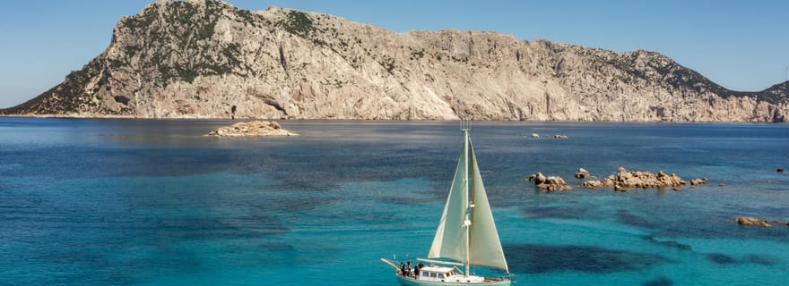 EXCURSION EN TAVOLARA À BORD D'UN VOILIER VINTAGE DE 15 MÈTRES AVEC APÉRITIF