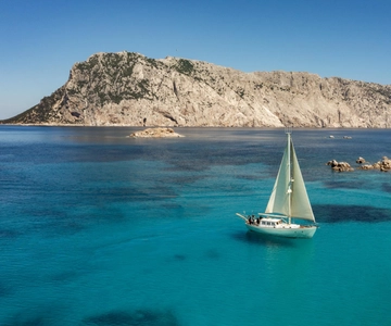 TAVOLARA TOUR WITH 15 METERS VINTAGE SAILBOAT WITH APERITIF
