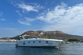 Palermo: Sonnenuntergang auf einer Mini-Yacht mit Sushi-Dinner und Wein