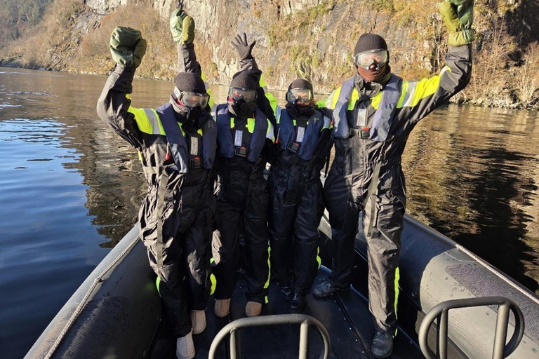 卑尔根：乘坐高级 RIB 船探索莫斯特罗门峡湾卑尔根：乘坐高级 RIB 船游览莫斯特罗门峡湾