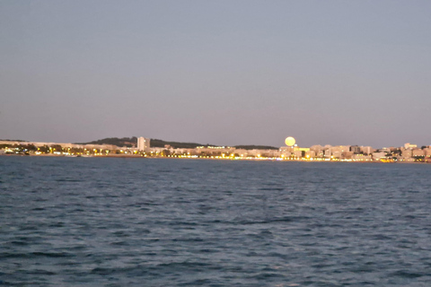Salou: Boat ride and visit to the sea wolf cave. Salou: Boat ride and visit to the sea lion cave.