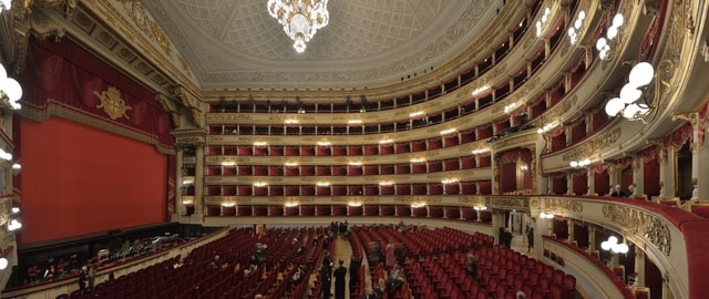 Milan: Guided Private Tour at the heart of Milan & La Scala