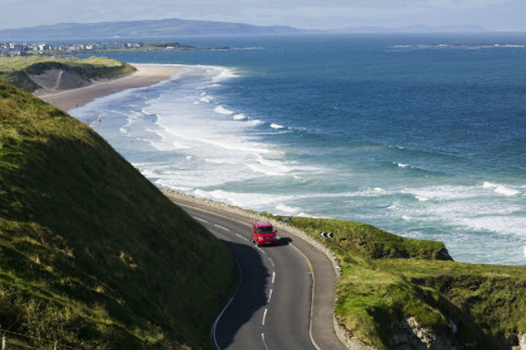 Vanuit Belfast: Giant's Causeway, Dunluce Castle, Dark HedgesVanuit Belfast: dagtour Giant's Causeway