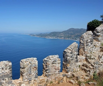 Castle Tour with Dropstone Cave & Cable Car Options