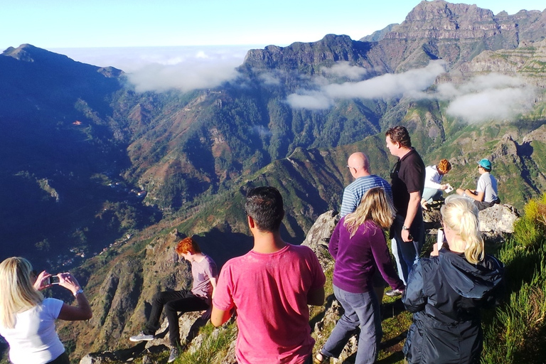 Excursão particular de meio dia ao leste ou oeste da Madeira em jipe abertoExcursão privada de meio dia a leste ou oeste da Madeira em jipe aberto