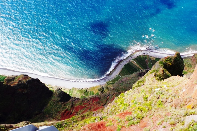 Excursão particular de meio dia ao leste ou oeste da Madeira em jipe abertoExcursão privada de meio dia a leste ou oeste da Madeira em jipe aberto