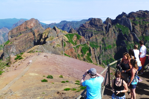 Excursão particular de meio dia ao leste ou oeste da Madeira em jipe abertoExcursão privada de meio dia a leste ou oeste da Madeira em jipe aberto