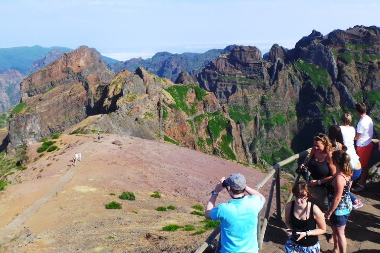 Excursão particular de meio dia ao leste ou oeste da Madeira em jipe abertoExcursão privada de meio dia a leste ou oeste da Madeira em jipe aberto