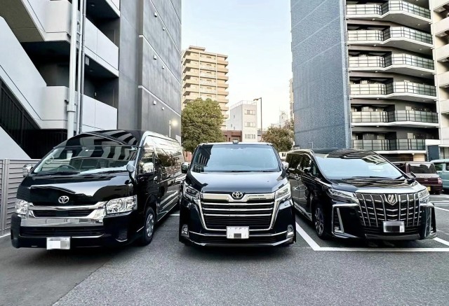Visit Tokyo Private One-Way Transfer to/from Haneda Airport in Osaka