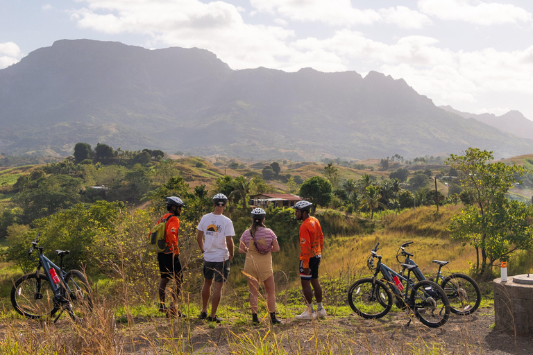 Off-Road E-Bike Tour mit ortskundigen Guides
