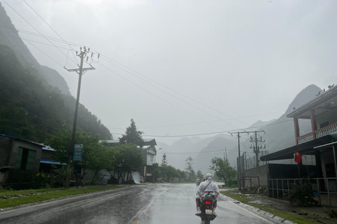 Från Hanoi: 4-dagars Ha Giang Loop Car Tour Plus redigerad video