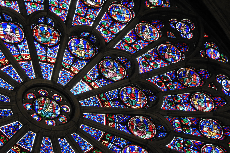 Notre Dame cathedral interior tour entrance with host
