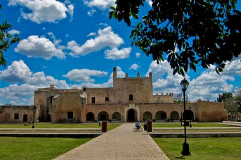 Cancun: Chichen Itza, Ik Kil Cenote, & Valladolid with Lunch