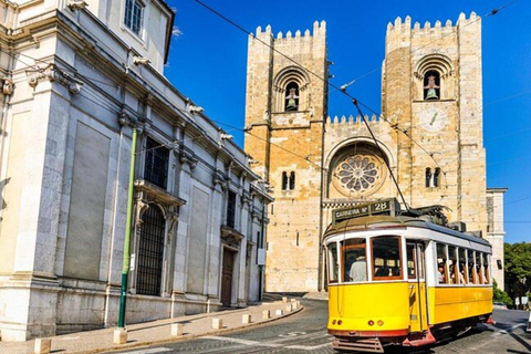 Lisbon: Private full Day Sightseeing tour by tuk-tuk.