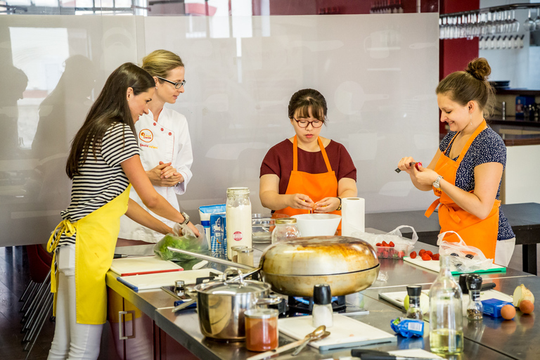 Prague : visite au marché et atelier de cuisine tchèqueCours de cuisine traditionnelle