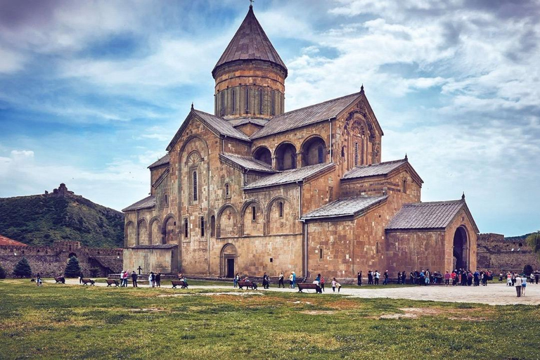 2-Day Tour: Magical Retro Car Tbilisi & Mtskheta Uplistsikhe