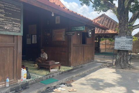 Yogyakarta: o Reino Mataram permanece com o artesanato em prataYogyakarta: Vestígios do Reino Mataram com exposição de prata