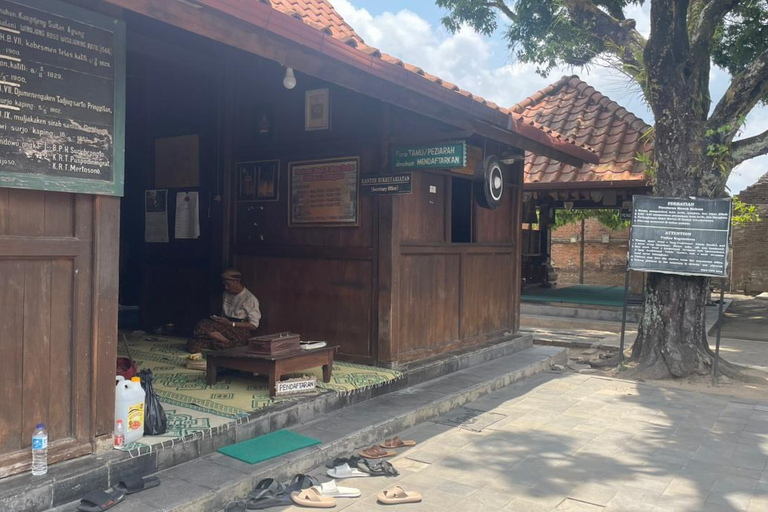 Yogyakarta: o Reino Mataram permanece com o artesanato em prataYogyakarta: Vestígios do Reino Mataram com exposição de prata