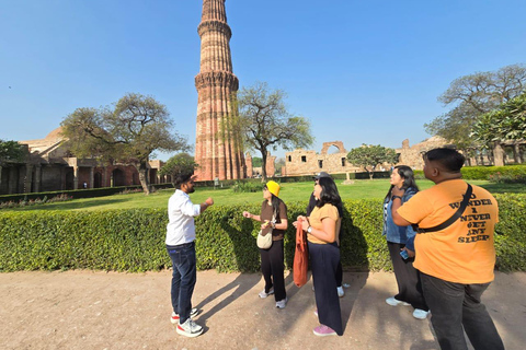 Delhi : visite citadine privée d'une journée ou d'une demi-journée à Old et New DelhiVisite d'une journée complète de l'Ancienne et de la Nouvelle Delhi (voiture + guide)
