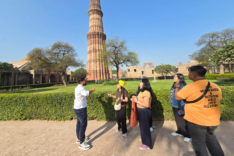 Delhi : visite citadine privée d'une journée ou d'une demi-journée à Old et New DelhiVisite d'une journée complète de l'Ancienne et de la Nouvelle Delhi (voiture + guide)