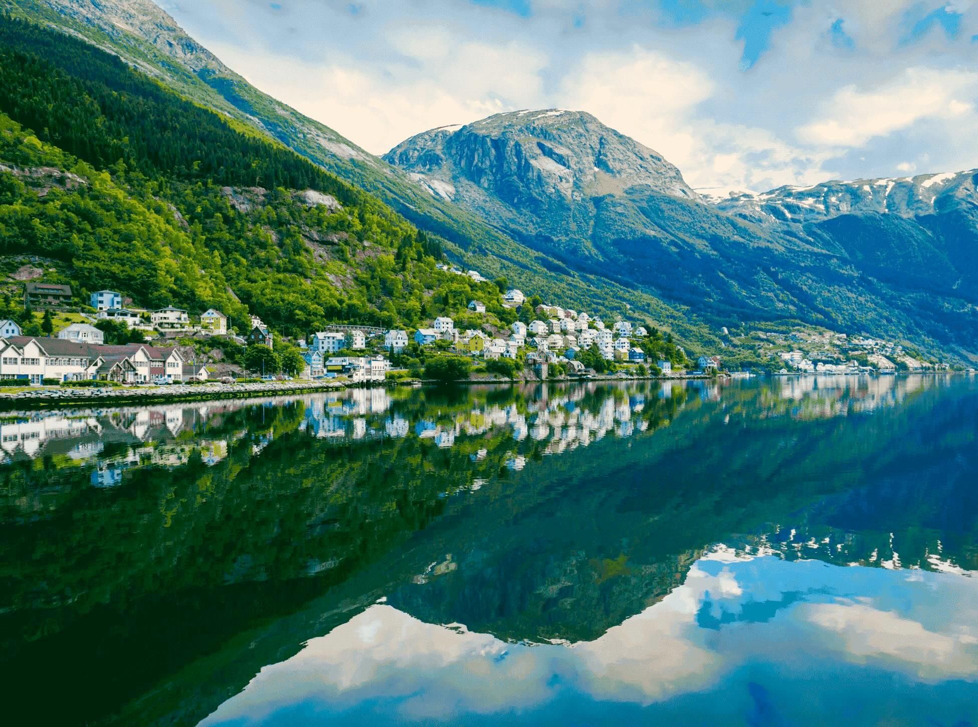 Führung: Hardangerfjord, Wasserfälle und Fährüberfahrt