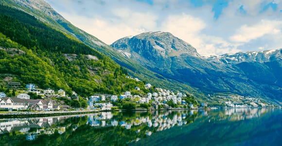 Führung: Hardangerfjord, Wasserfälle und Fährüberfahrt