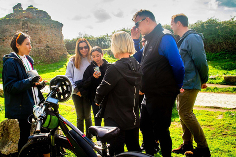 Roma: Tour in eBike della Via Appia Acquedotti, Catacombe e Cestino per il PranzoTour di 5 ore con visita alle catacombe e cestino per il pranzo