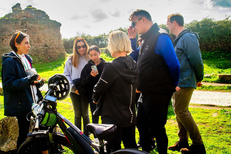 Roma: Tour in eBike della Via Appia Acquedotti, Catacombe e Cestino per il PranzoTour di 5 ore con visita alle catacombe e cestino per il pranzo