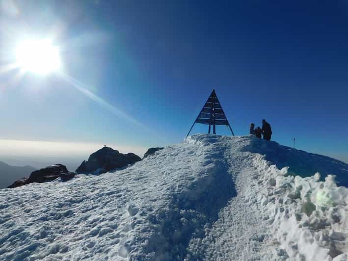 Marrakech : trek de 2 jours sur le mont Toubkal, séjour d'une nuit avec repas - trekking