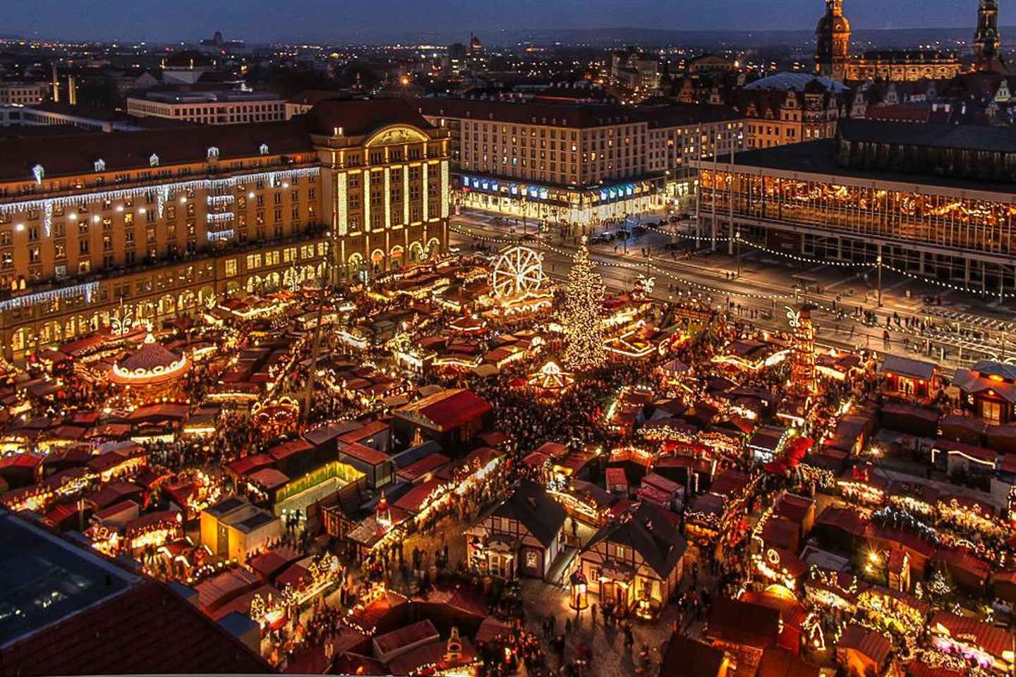 Tour de Mercados Navideños de Dresde con Stollen y Vino Caliente