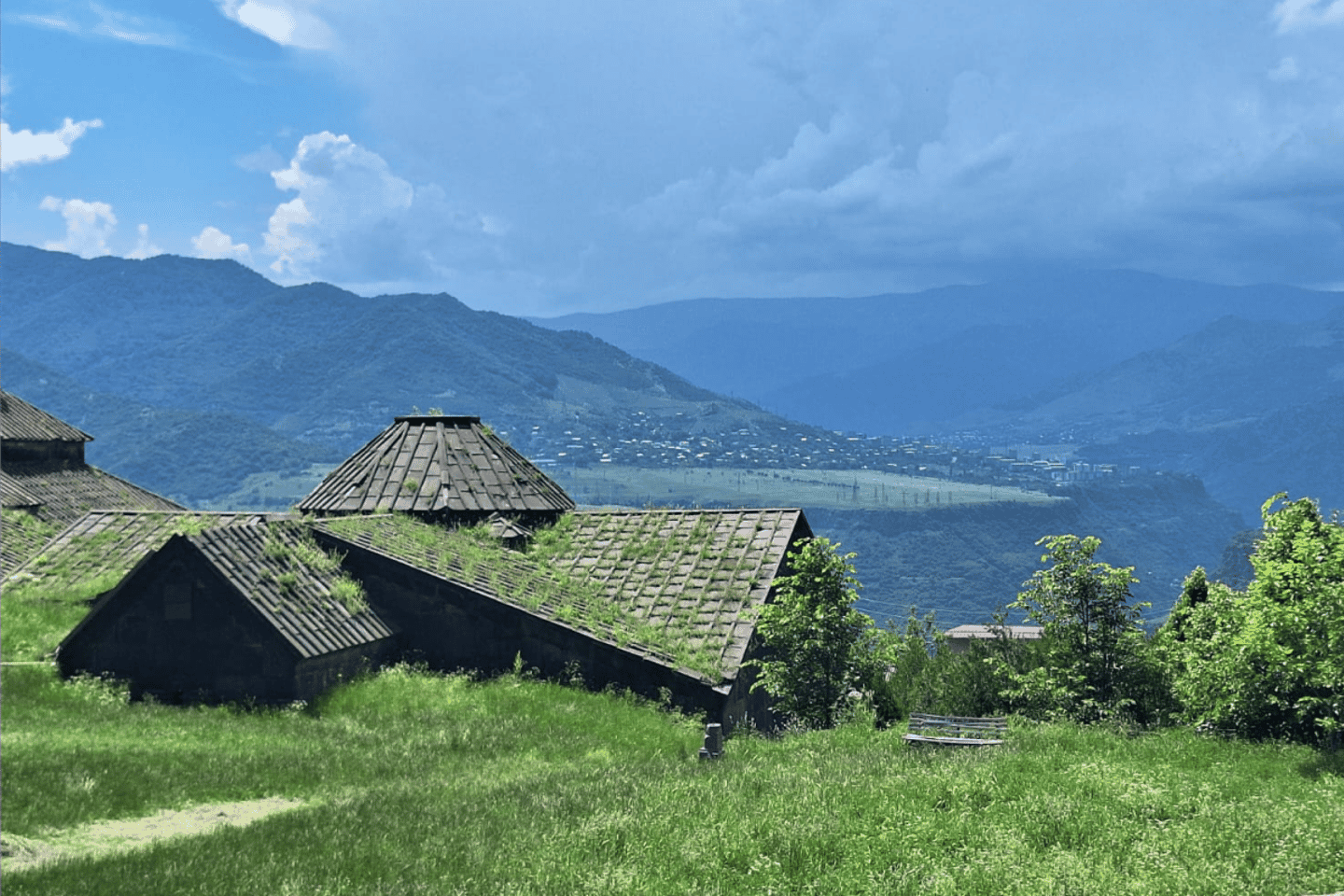 Haghpat, Sanahin & Odzun, Mendz Er oder Zarni-Parni Höhlen