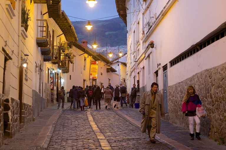 De Sevilha: Traslado Privado de Dia Inteiro para Granada via Ronda