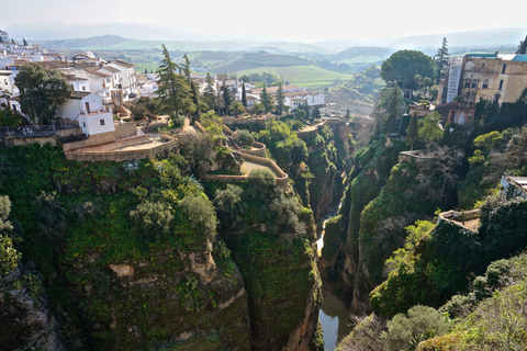 De Sevilha: Traslado Privado de Dia Inteiro para Granada via Ronda