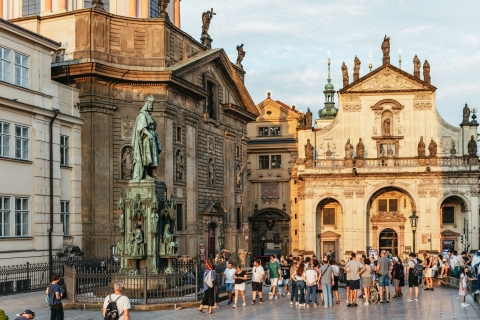 Praga: fantasmas y leyendas en un tour a pie de 1 h 30 minTour en grupo en inglés con entrada al museo