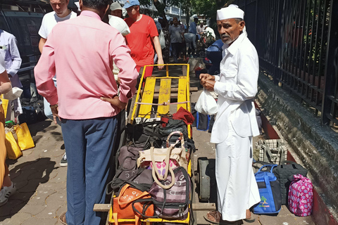 Conoce a los Dabbawalas Visita Dhobi Ghat y el barrio marginal con un viaje en tren