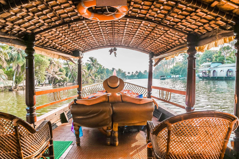 From Kochi: 6-Day Kerala Tour with Houseboat Stay