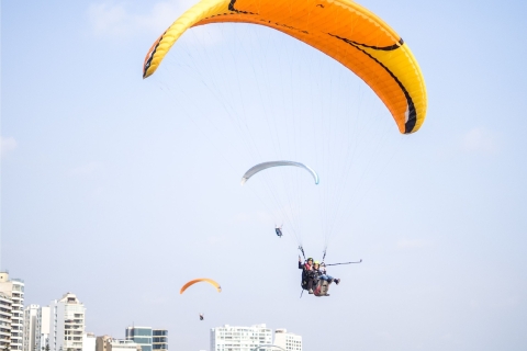 Von Lima aus: Paragliding Tour im Miraflores Distrikt