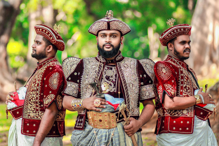 Colombo or Kandy: Traditional Dress & Photography Session