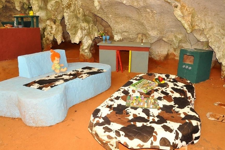 Samochód Flinstonów, jaskinia i przygoda w BavaroSamochód Flinstonów, jaskinia i przygoda w Bavaro Punta Cana