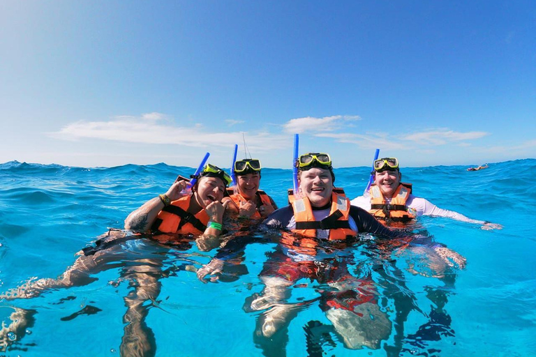 Cancun - Isla Mujeres Katamaranresa till Isla Mujeres, öppen bar och lunchbuffé