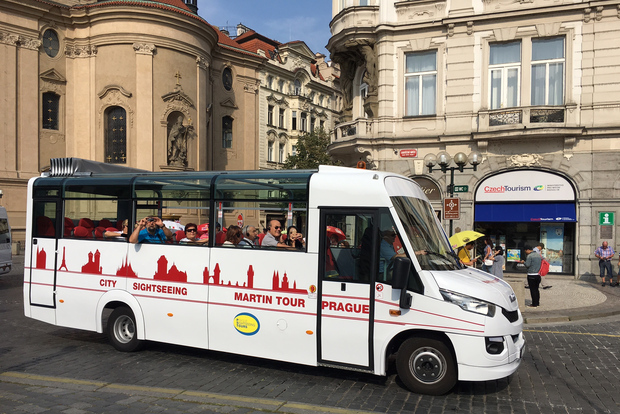 Praga: tour orientativo di un'ora in autobus