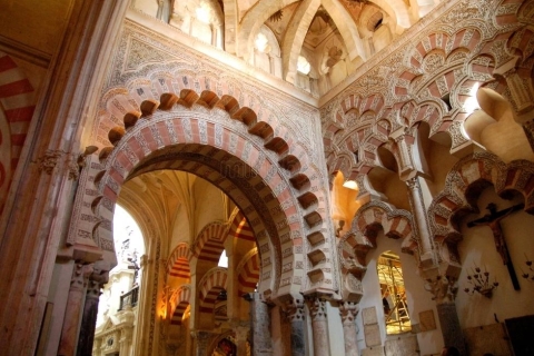 Kordoba: Wczesna prywatna wycieczka po meczecie-katedrzePrywatna wycieczka po Mezquicie w języku hiszpańskim