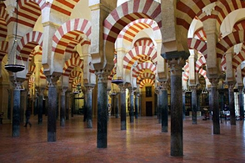 Kordoba: Wczesna prywatna wycieczka po meczecie-katedrzePrywatna wycieczka po meczecie i katedrze w języku francuskim