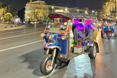 Bangkok: TUK TUK Tour Noturno Privado com Serviço de Busca no Hotel