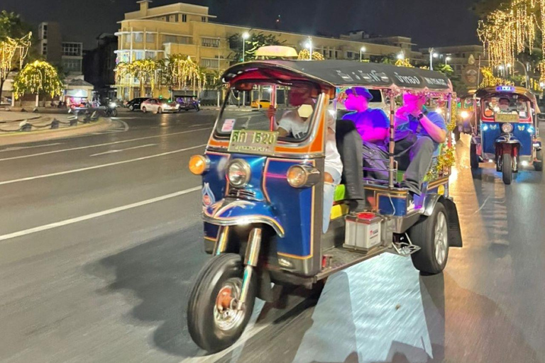 Bangkok: TUK TUK Tour Noturno Privado com Serviço de Busca no Hotel