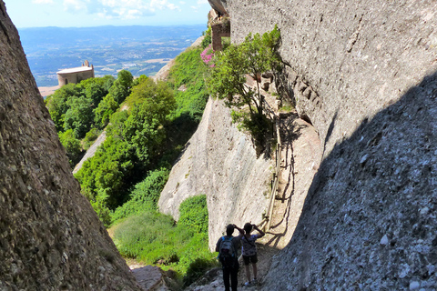 Desde Barcelona: Excursión de día completo a Montserrat con caminata guiada