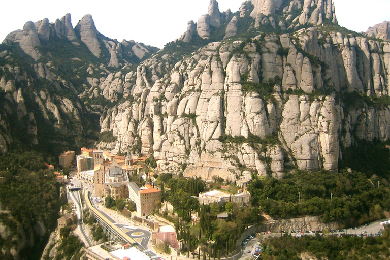 De Barcelona: viagem de dia inteiro a Montserrat com caminhada guiada